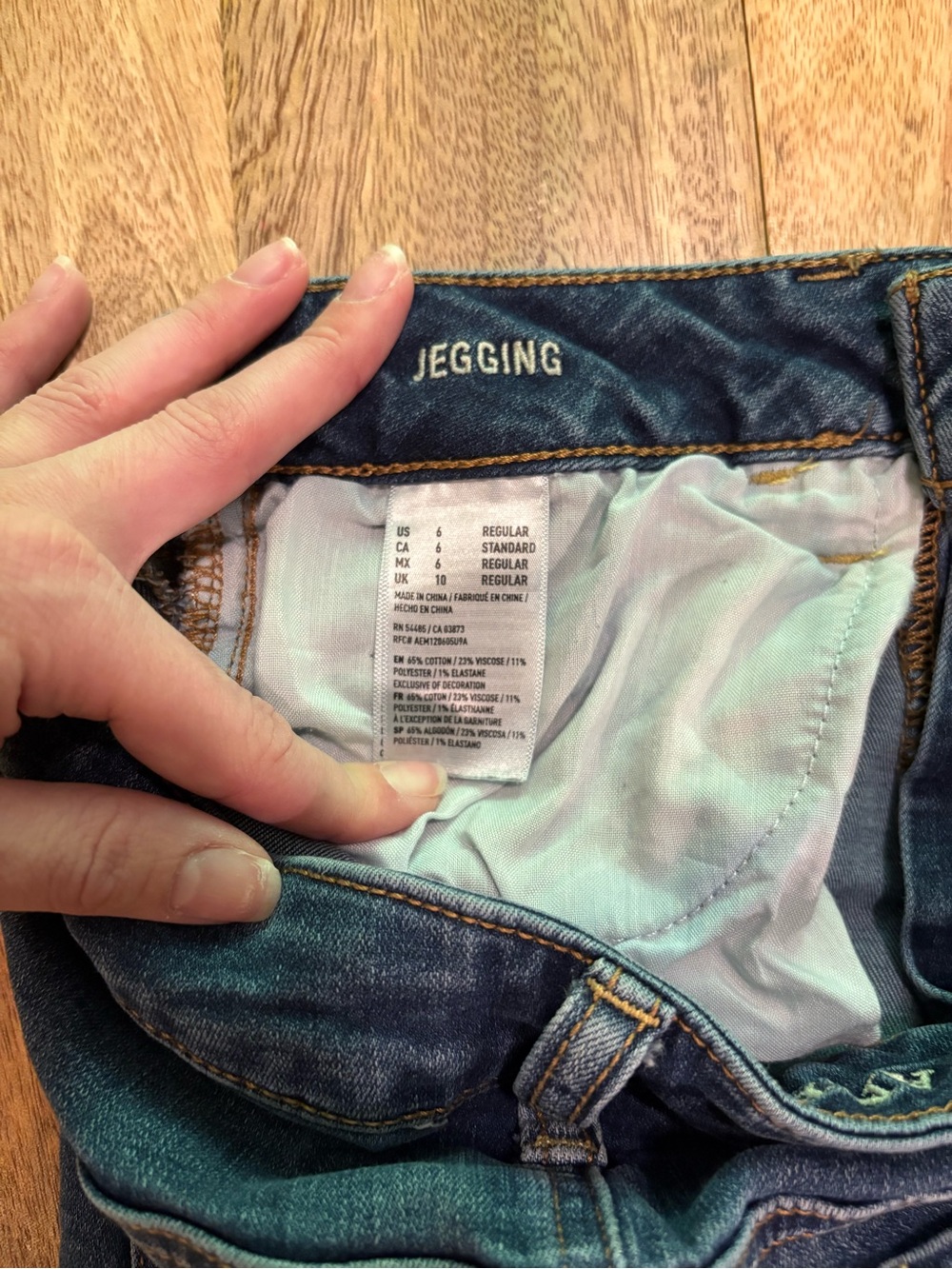 American Eagle Outfitters Dark Blue Distressed Skinny Jeans - Picture 4 of 4
